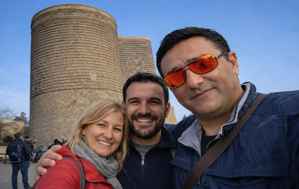 Селфи с туристами возле Девичьей башни selfi-s-turistami-vozle-devichey-bashni