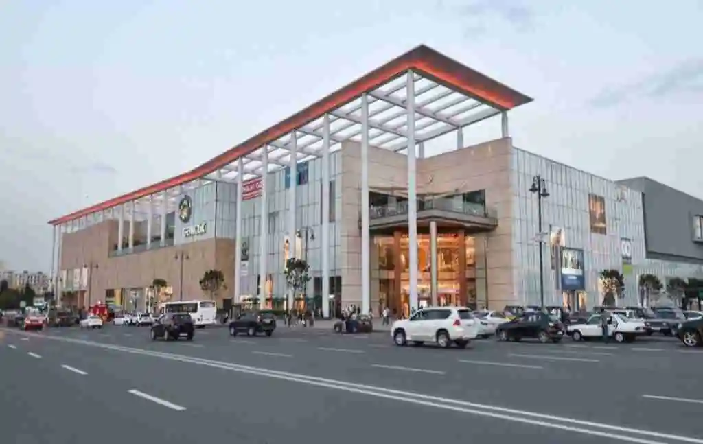 vneshniy-fasad-gyandzhlik-moll