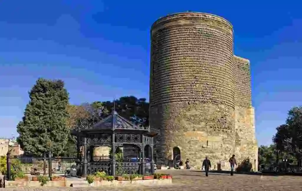 Девичья башня Ичери-шехер Баку devichya-bashnya-icheri-sheher-baku