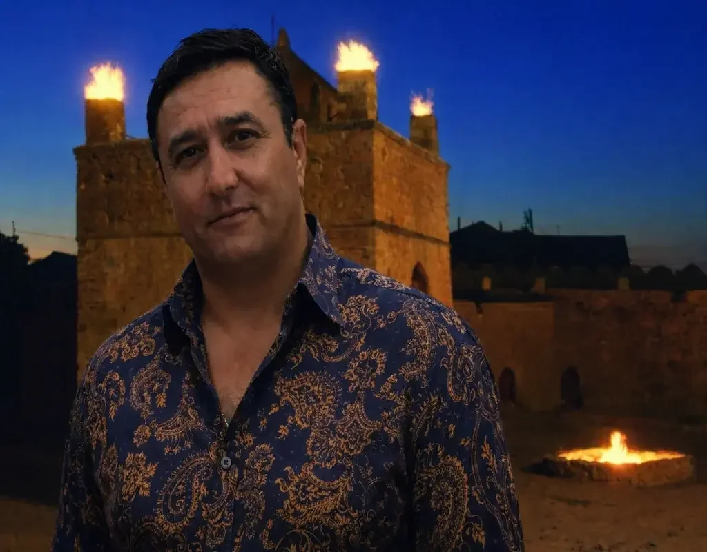 Гид Микаил в храме огнепоклонников Атешкях