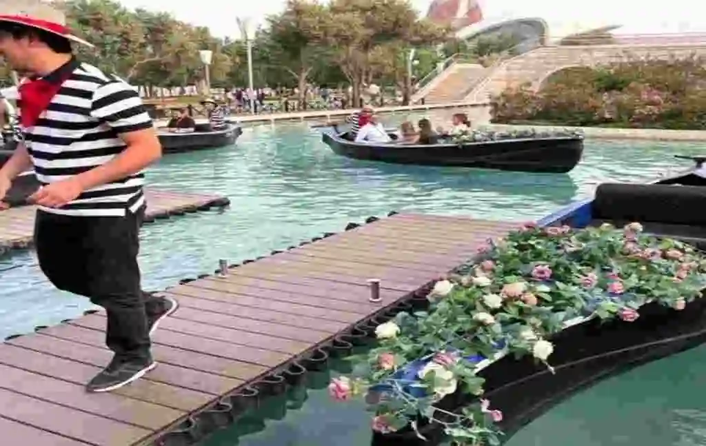 Гондольеры на Малой Венеции Баку gondolery-na-maloy-venetsii-baku