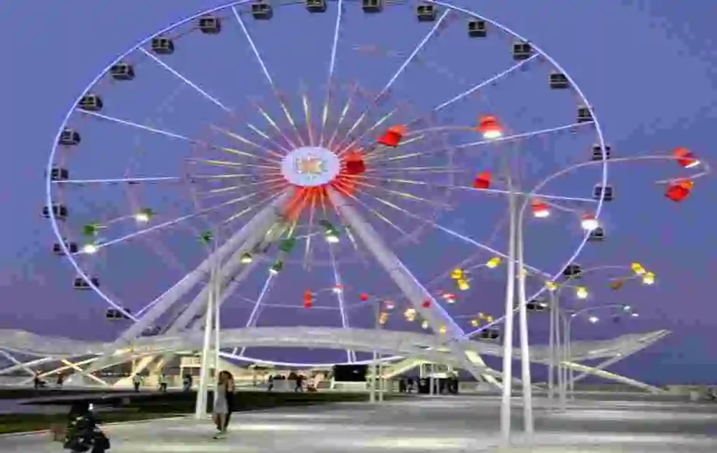 Колесо обозрение на набережной Баку