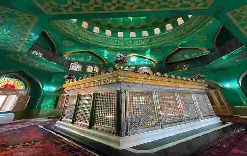 Мавзолей в мечети Биби -Эйбат mavzoley-v-mecheti-bibi-eybat