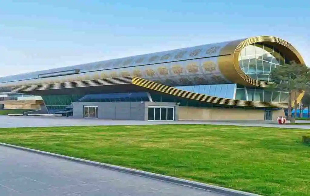 Музей ковра на набережной Баку muzey-kovra-na-naberezhnoy-baku