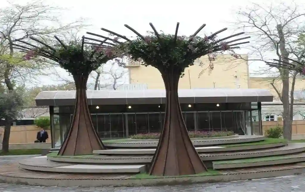 Необычные скульптуры в баиловском садике Баку Необычные скульптуры в баиловском садике Баку