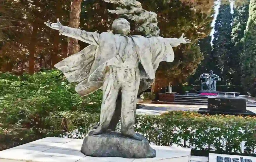 Памятник Рашиду Бейбутову Памятник Рашиду Бейбутову