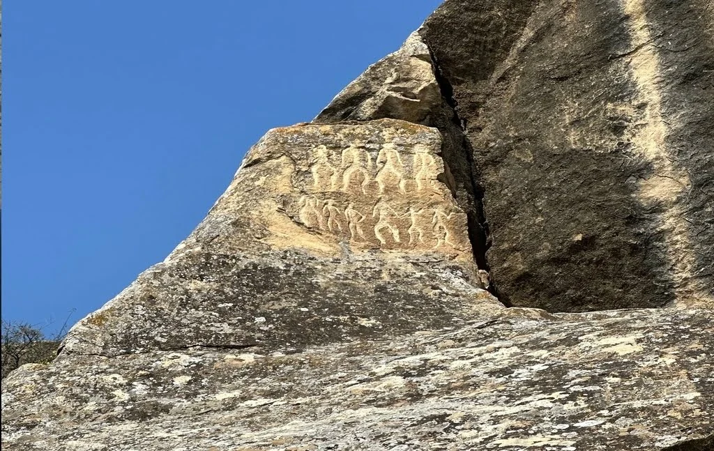 Петроглифы на скалах Гобустана Петроглифы на скалах Гобустана