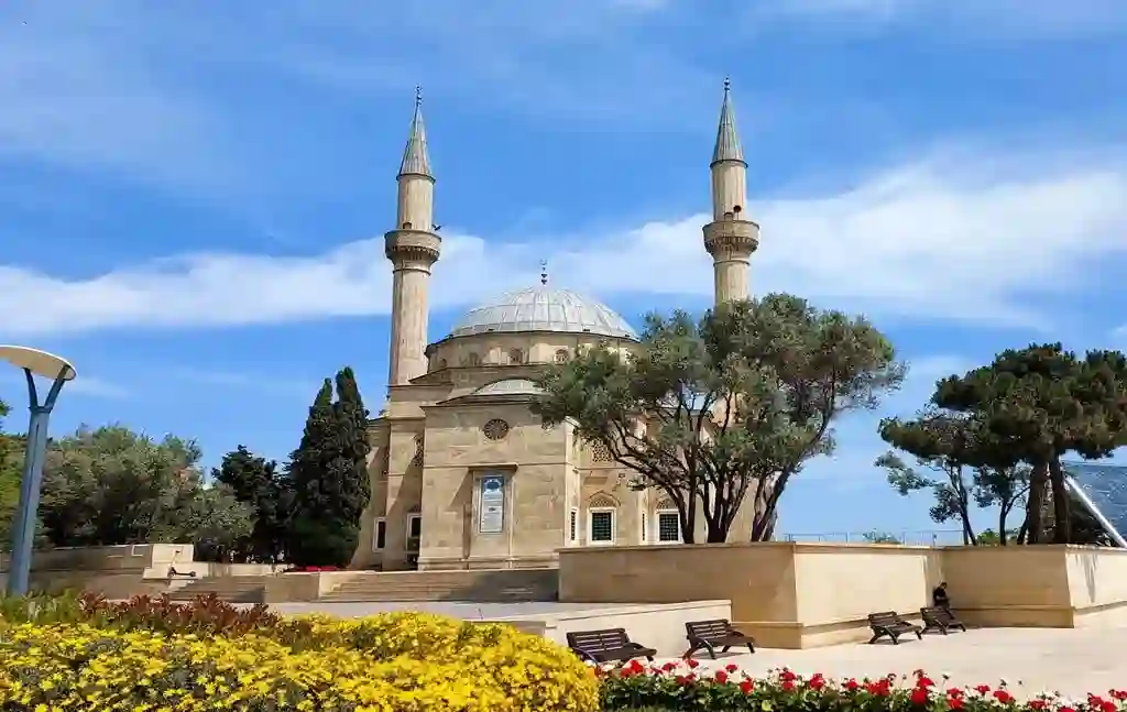 Турецкая мечеть в Нагорном парке Баку Турецкая мечеть в Нагорном парке Баку