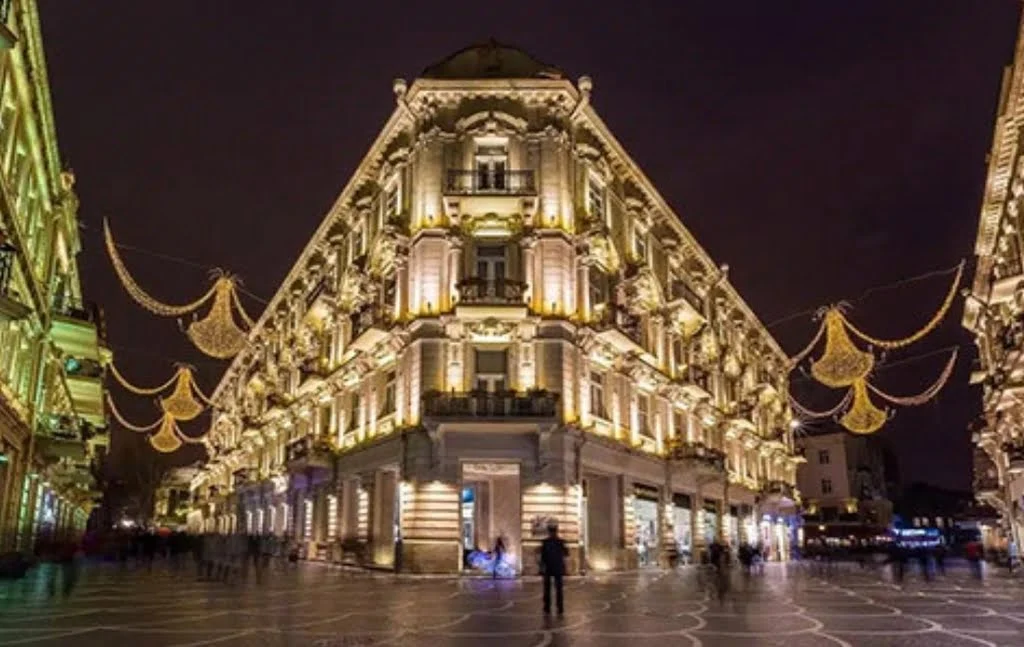 Улица Низами ночью