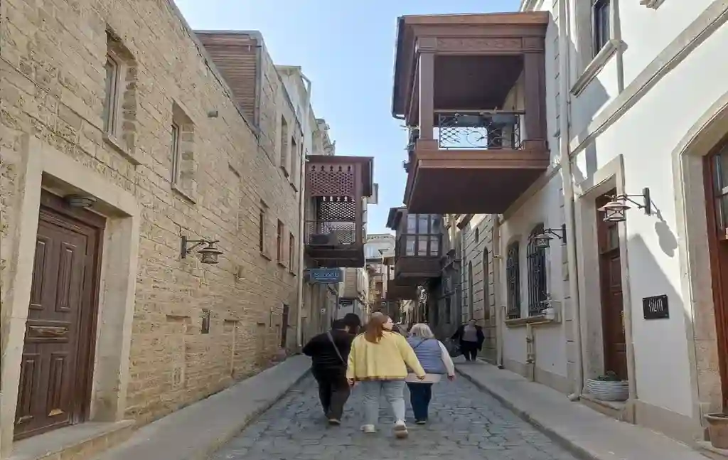 Узкие улочки Старого города Баку Узкие улочки Старого города Баку