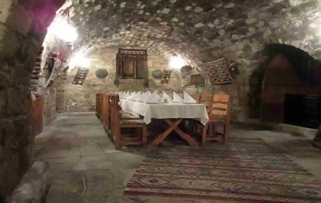 Вид снаружи у караван-сарая в Баку vid-snaruzhi-u-karavan-saraya-v-baku