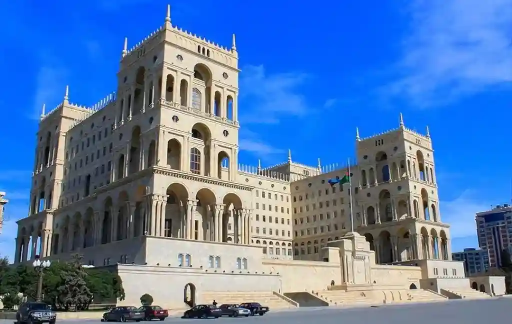 Внешний фасад Дома Правительства в Баку Внешний фасад Дома Правительства в Баку