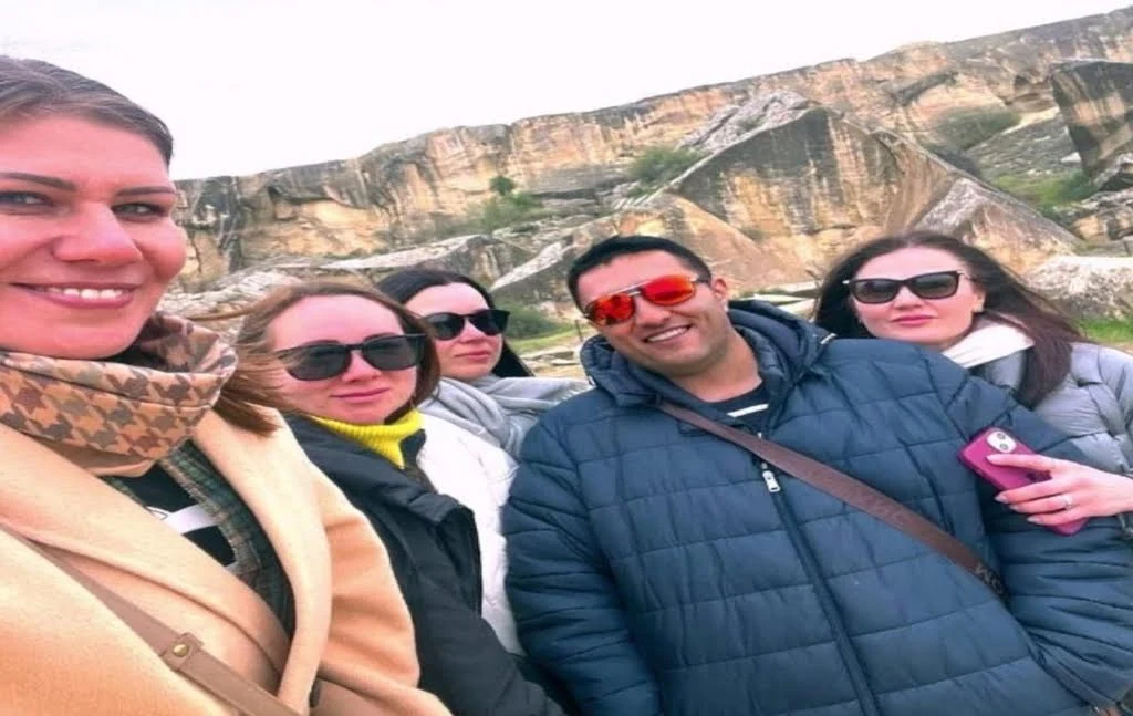 Я с туристами в Гобустане