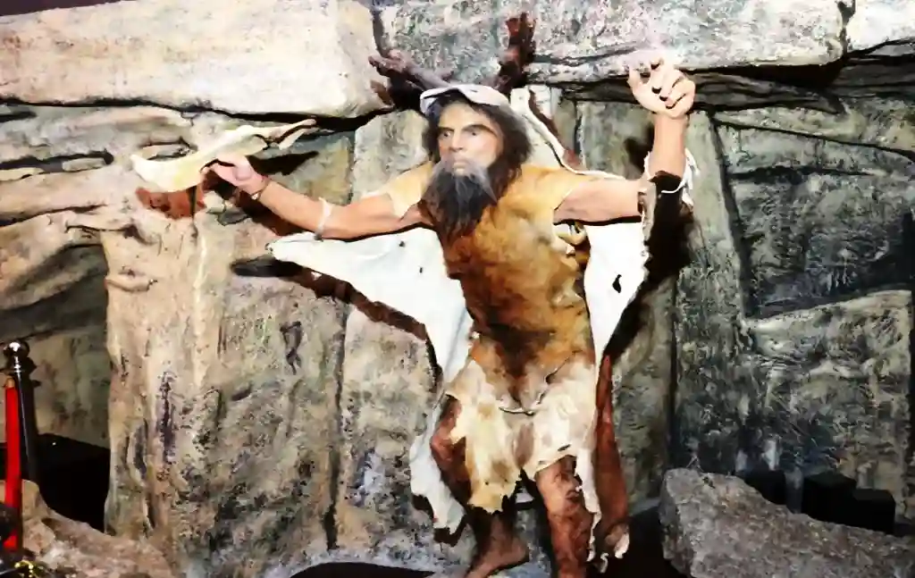 Манекен шамана в музее петроглифов в Гобустане Манекен шамана в музее петроглифов в Гобустане