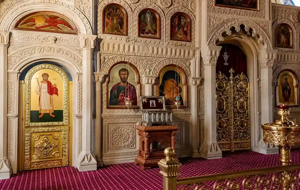 иконостас-церкви-Святых-Жен-Мироносиц-Баку Иконостас церкви Святых Жен-Мироносиц в Баку