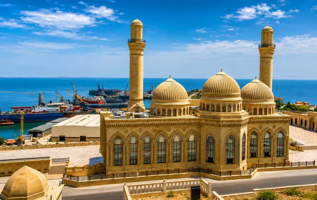 mechet-bibi-eybat-baku-azerbaijan Мечеть Биби-Эйбат — одна из главных мусульманских святынь Азербайджана на берегу Каспийского моря в Баку