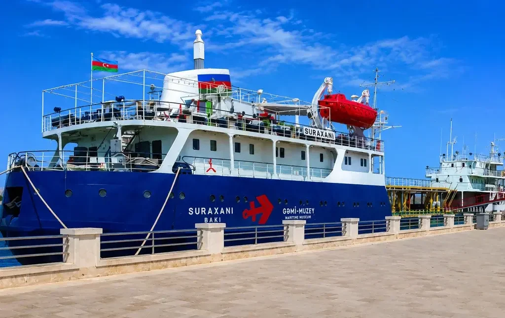 korabl-muzey-surakhany-baku Танкер-музей «Сураханы» в Баку